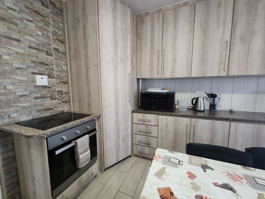 5 Bedroom Property for Sale in Fraaiuitsig Western Cape